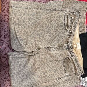 Universal Thread Gray Leopard Print Baggy Jeans